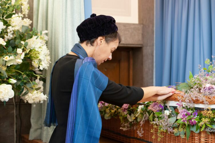 Celebration of Life Ceremony or the Traditional Funeral: What’s the Difference?