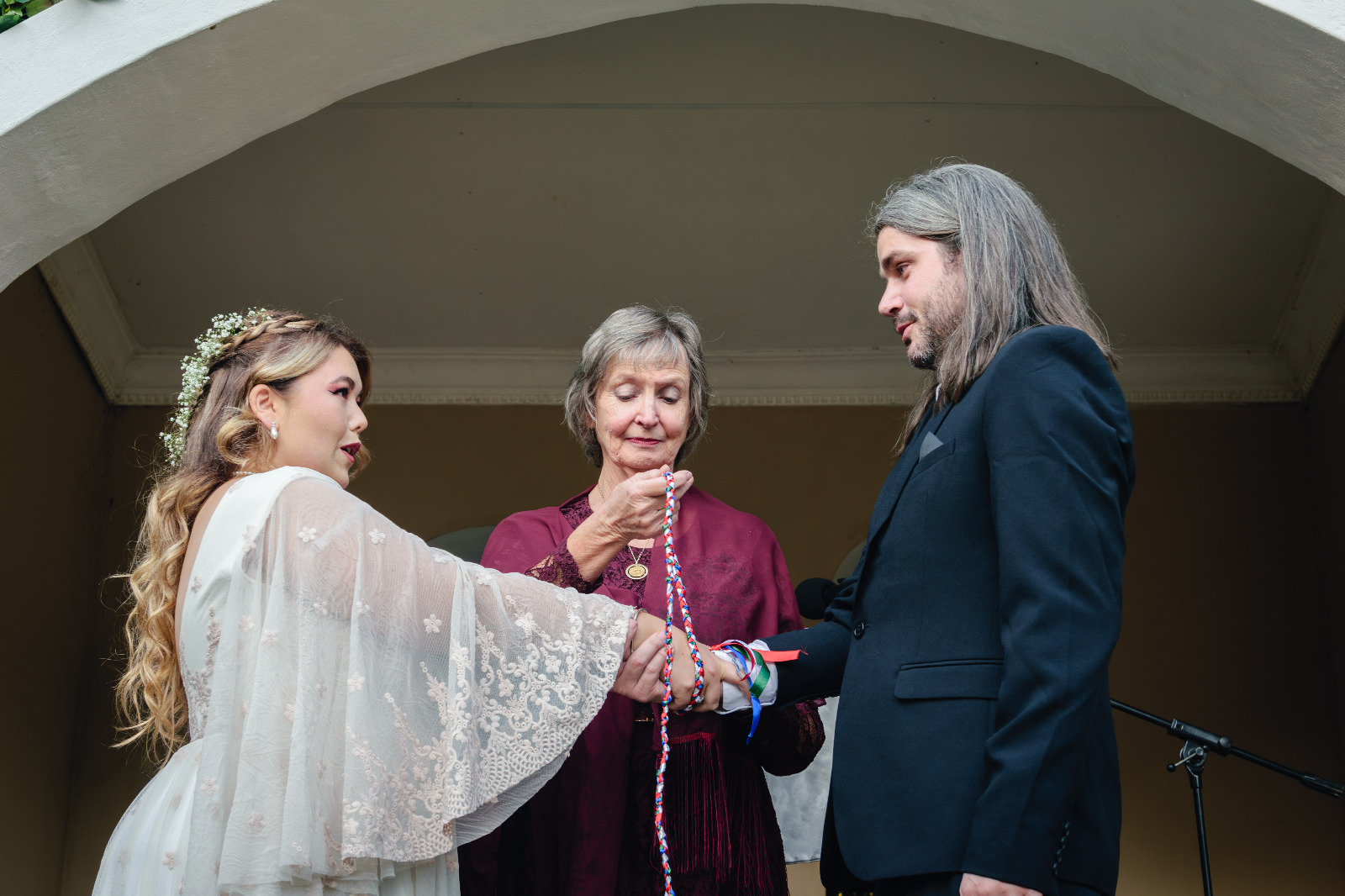 Simple Legal Ceremony vs Full-length Wedding: How To Choose